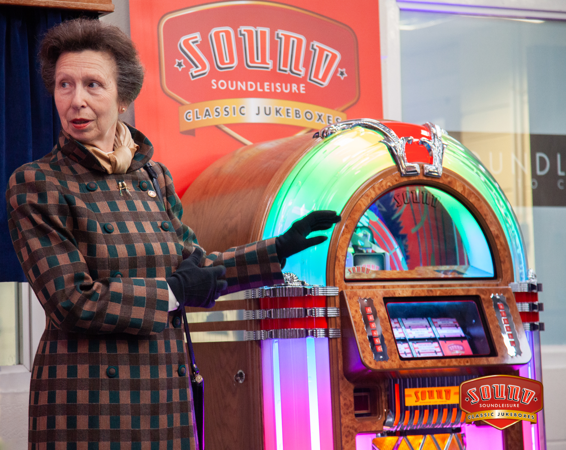 Visite de la Princesse Anne à l'occasion des 40 ans des jukebox Sound Leisure